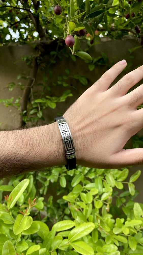 Zig-zag Design Uni-Sex Bracelet:Material: Stainless Steel, Rubber Product